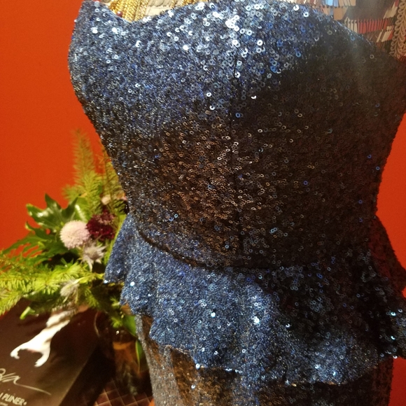 Dress - Picture 3 of 3